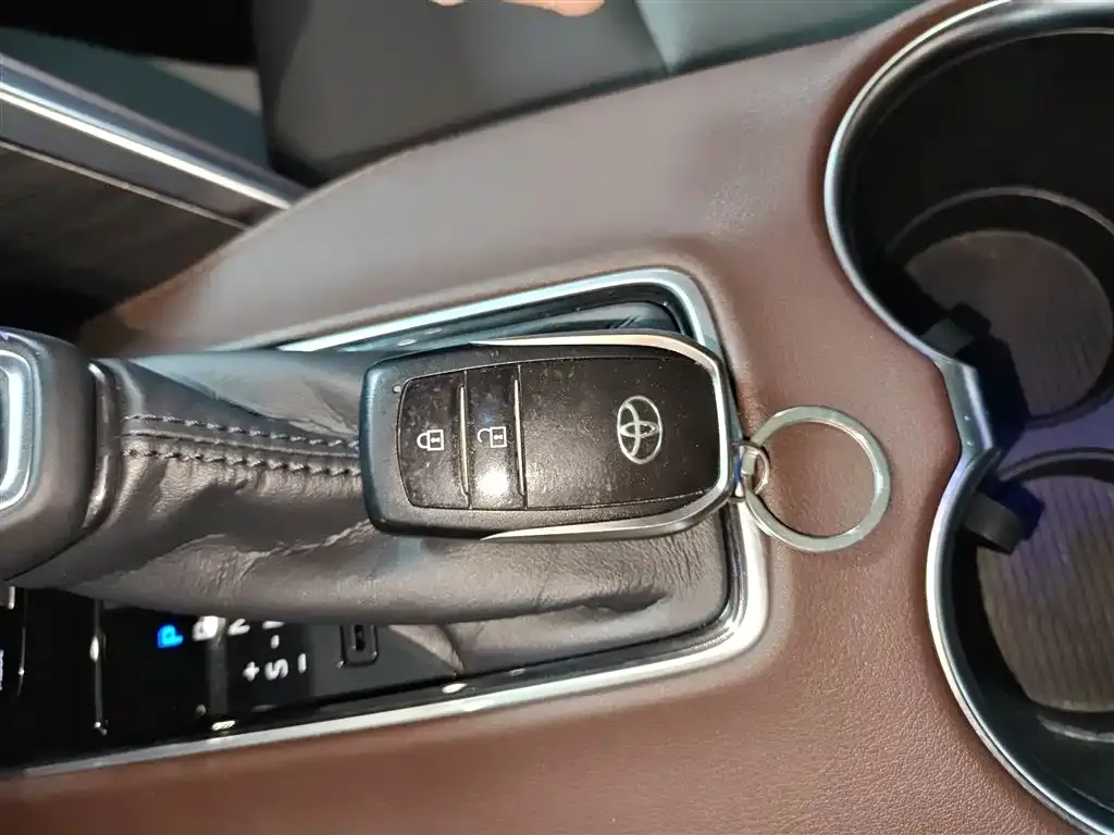 Toyota Harrier 2023 из CN, фото 9