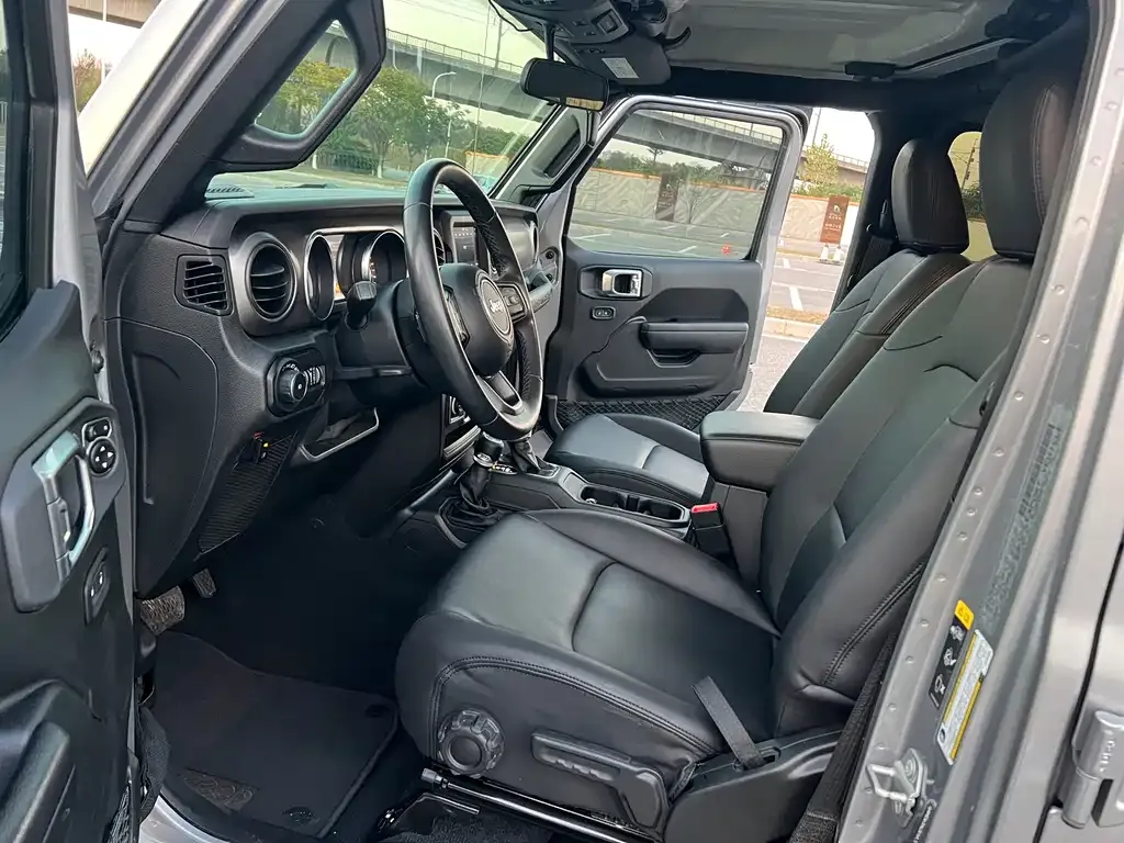 Jeep Wrangler 2022 из CN, фото 10