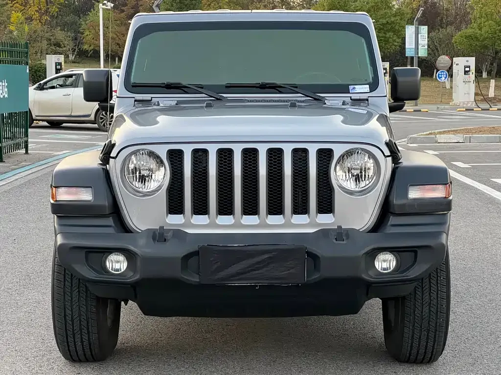 Jeep Wrangler 2022 из CN, фото 2