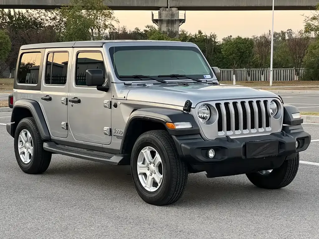 Jeep Wrangler 2022 из CN, фото 3