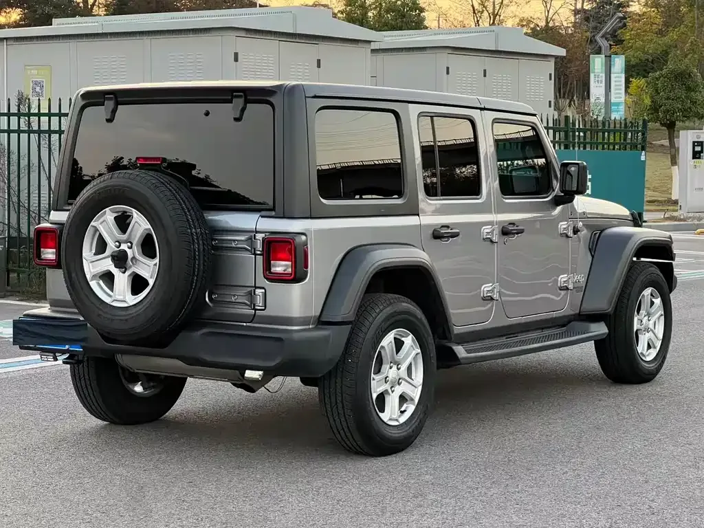 Jeep Wrangler 2022 из CN, фото 4