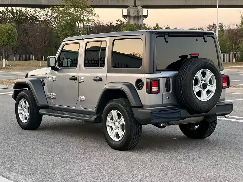 Jeep Wrangler 2022 из CN, фото 5