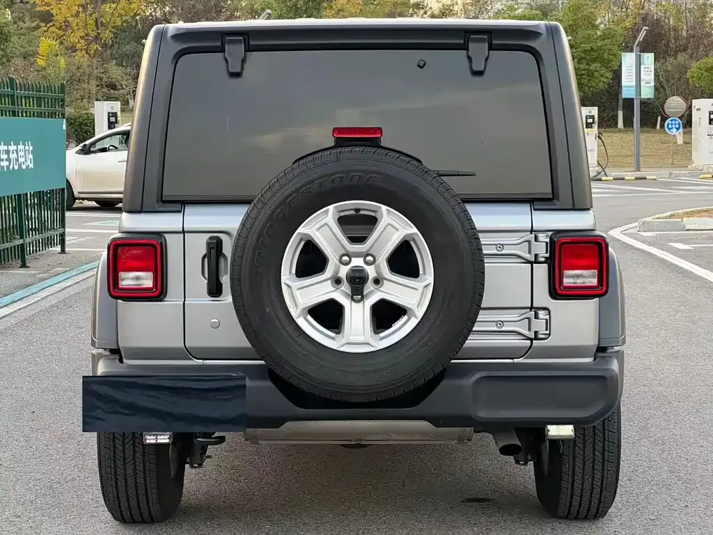 Jeep Wrangler 2022 из CN, фото 6
