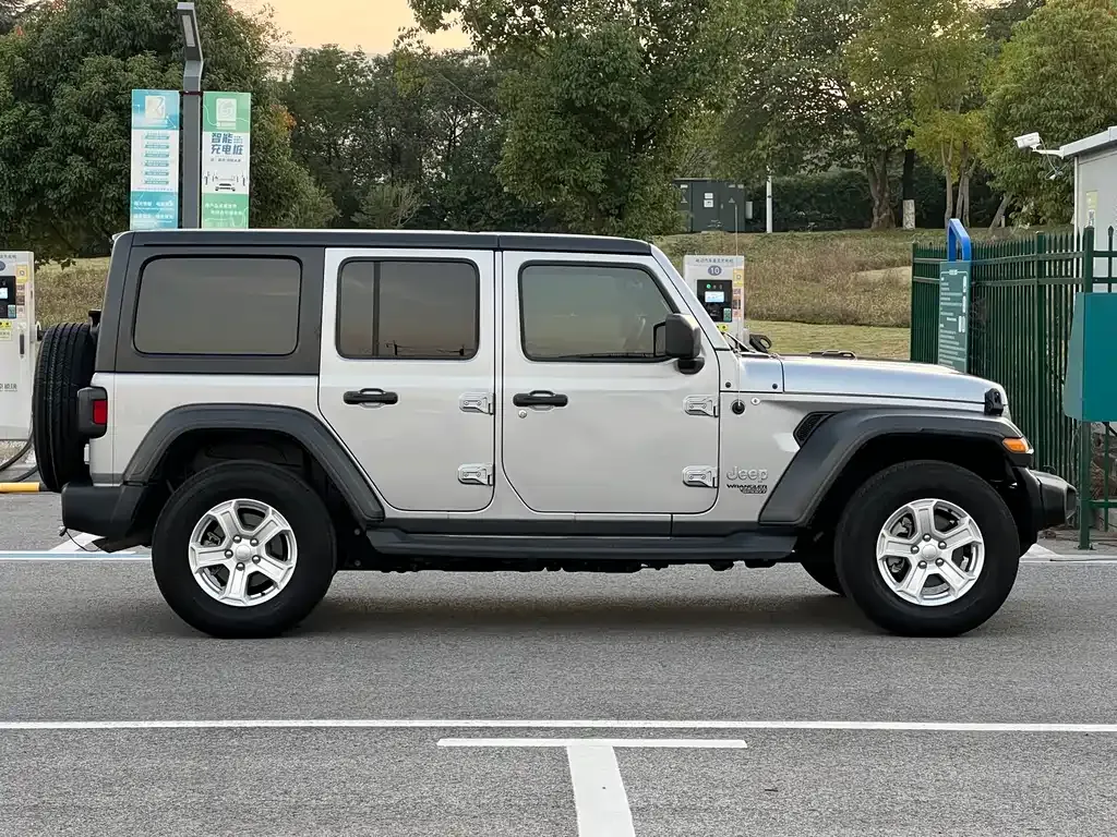 Jeep Wrangler 2022 из CN, фото 8