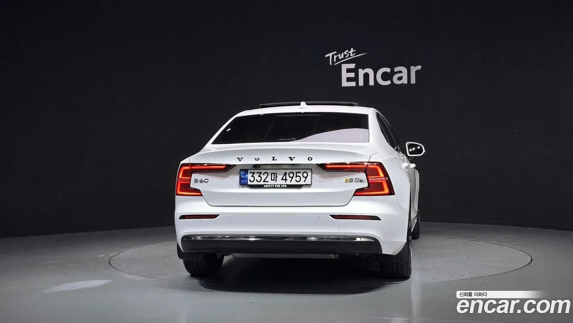 Volvo S60 2023 из KR, фото 4