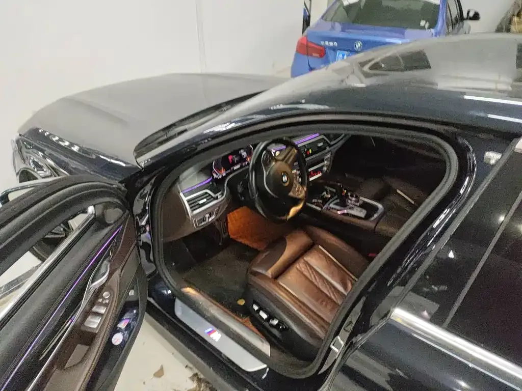 BMW 7 Series 2021 из CN, фото 3
