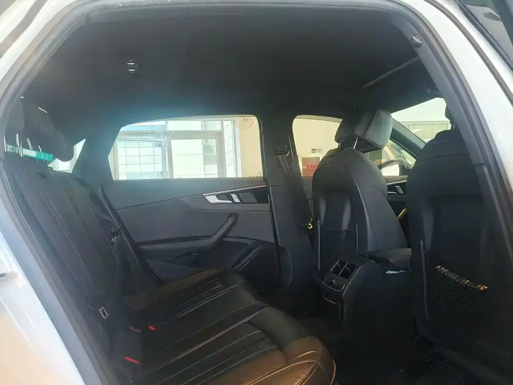Audi A4L 2024 из CN, фото 10