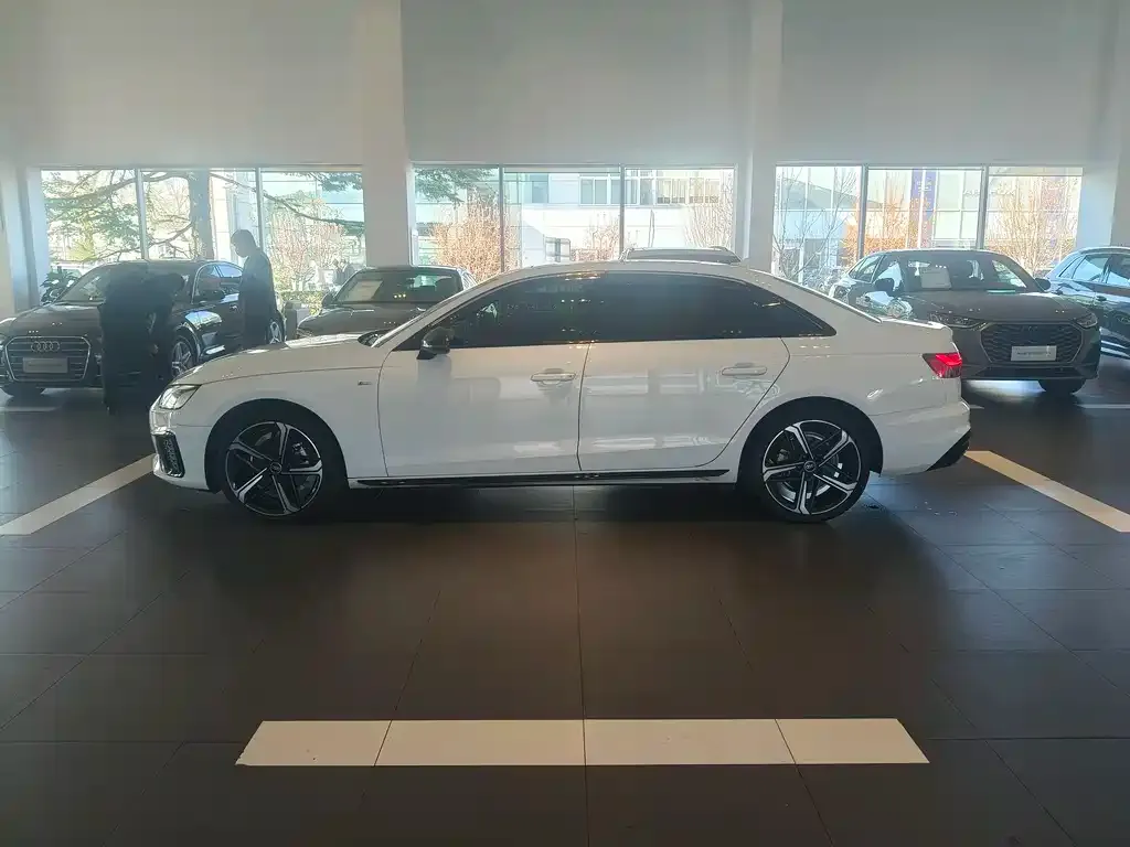 Audi A4L 2024 из CN, фото 4