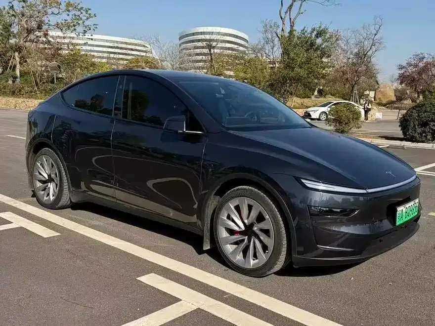 Tesla Model Y 2025 из CN, фото 3