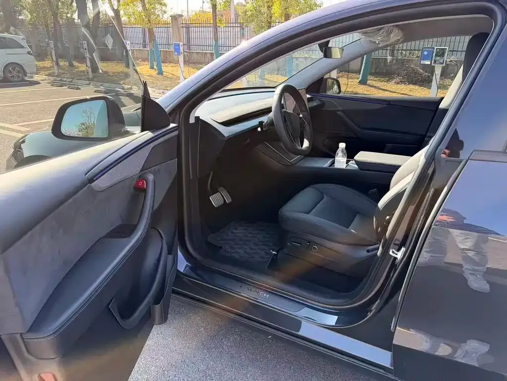 Tesla Model Y 2025 из CN, фото 4