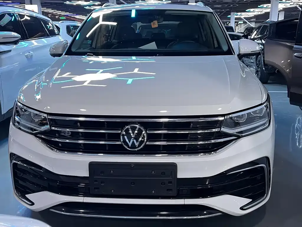 Volkswagen Tiguan L 2021 из CN, фото 2