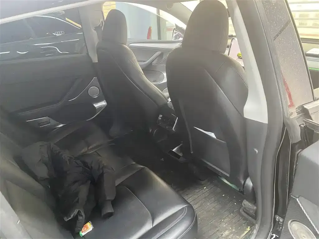 Tesla Model Y 2024 из CN, фото 8
