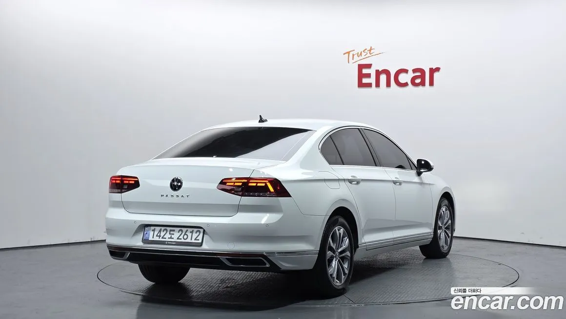 Volkswagen Passat 2022 из KR, фото 2