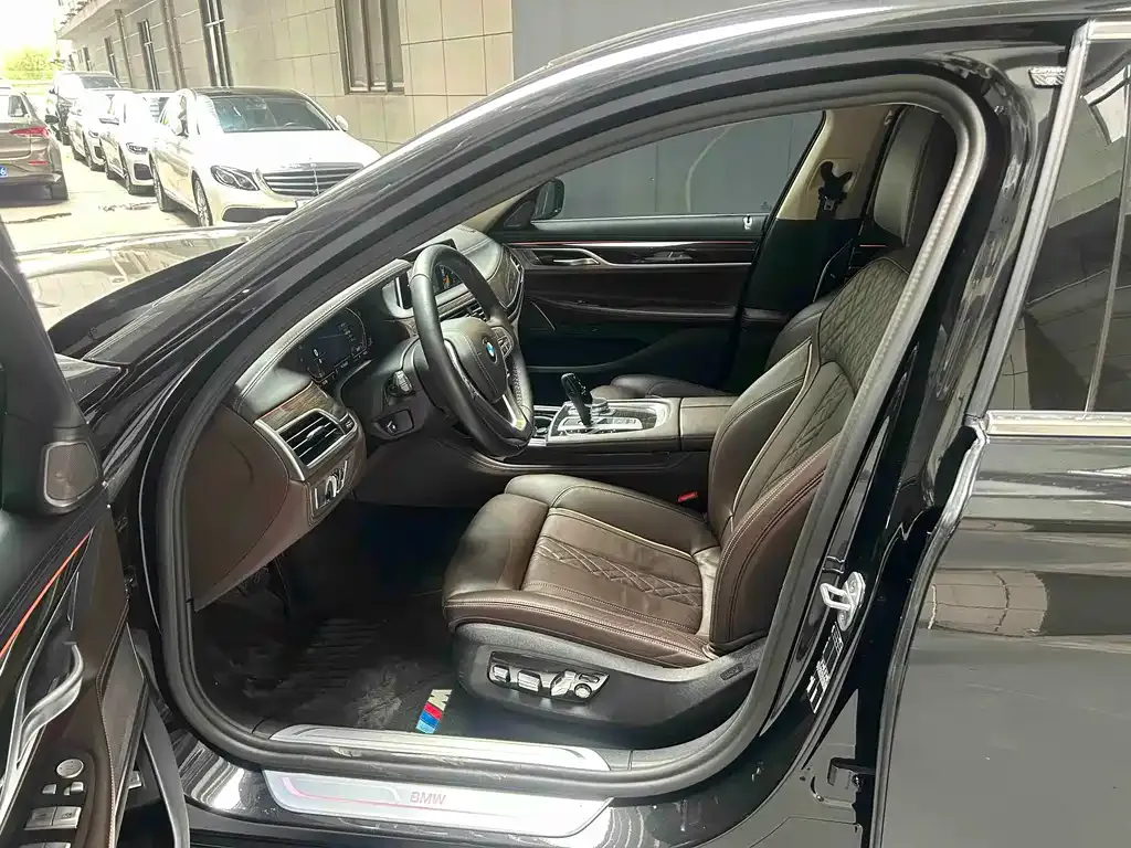 BMW 7 Series 2022 из CN, фото 4