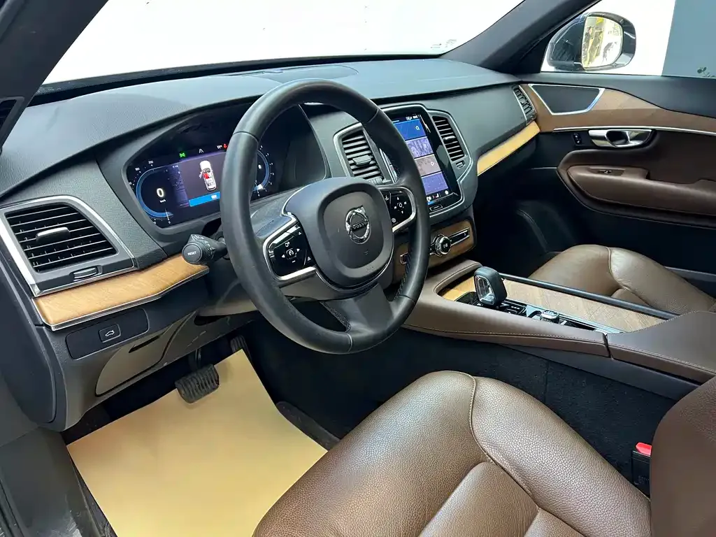 Volvo XC90 — фото 4