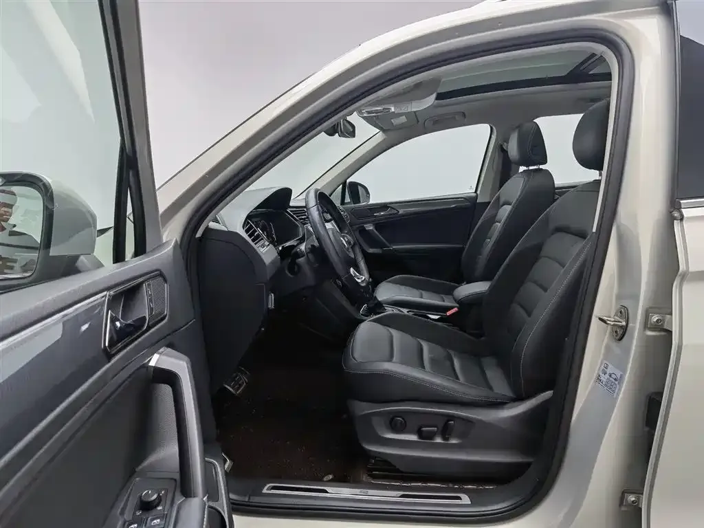 Volkswagen Tiguan L 2021 из CN, фото 10