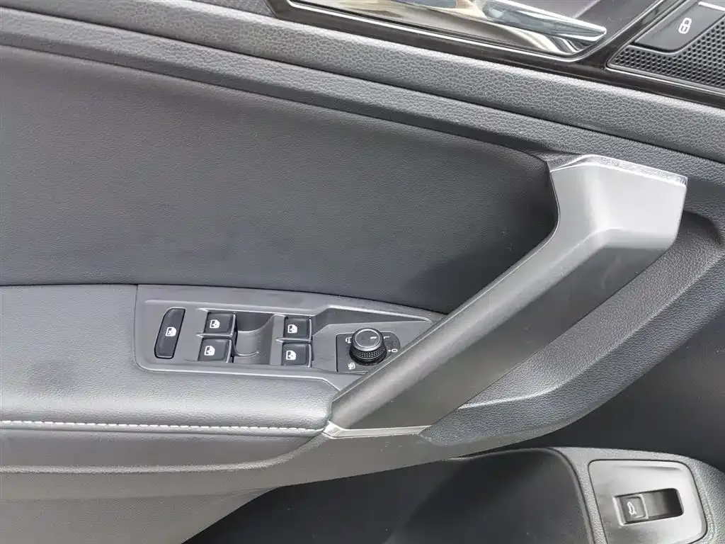 Volkswagen Tiguan L 2021 из CN, фото 9