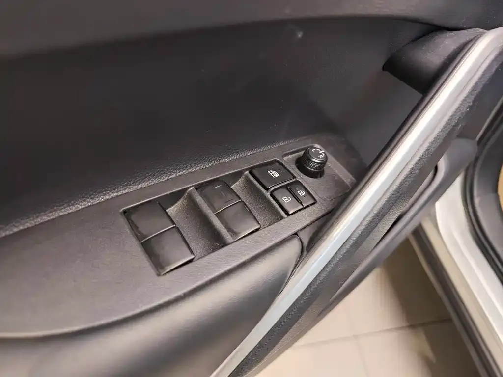 Toyota Frontlander 2023 из CN, фото 9