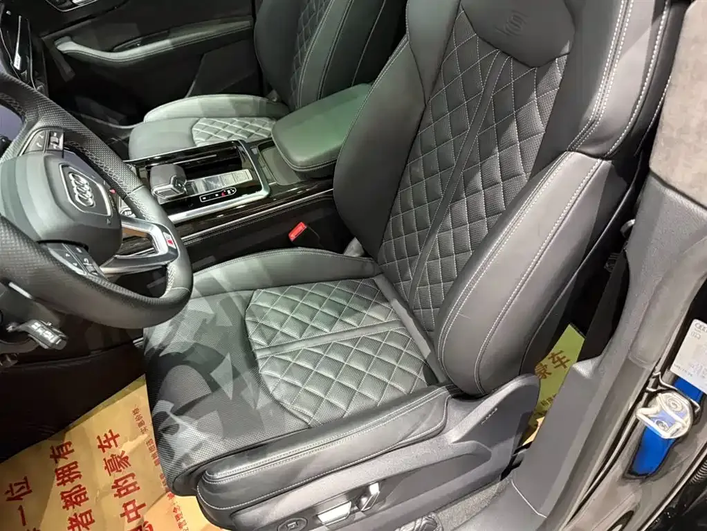 Audi Q8 2023 из CN, фото 10