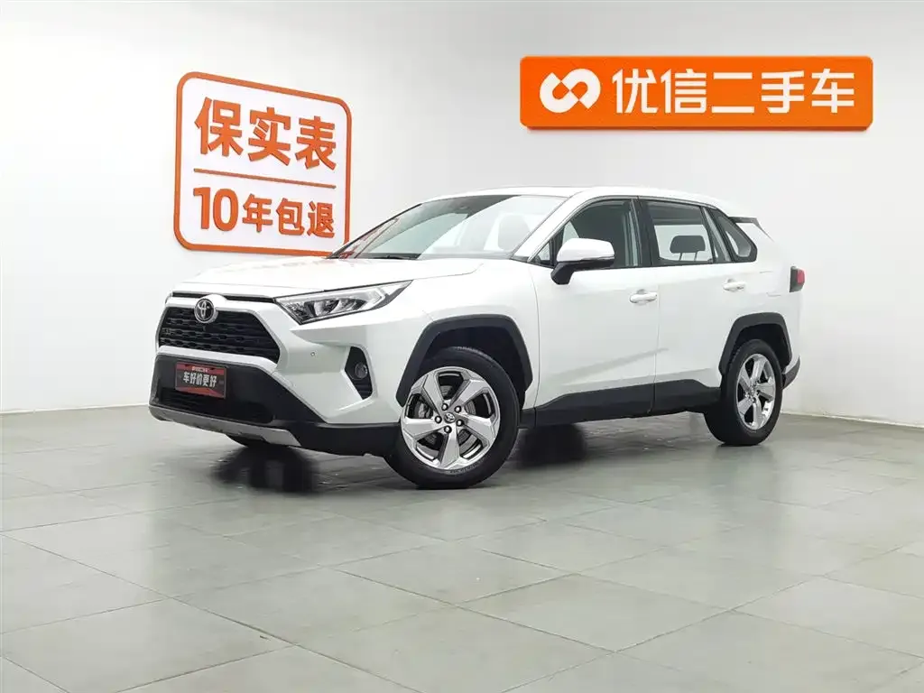 Toyota RAV4 — фото 1