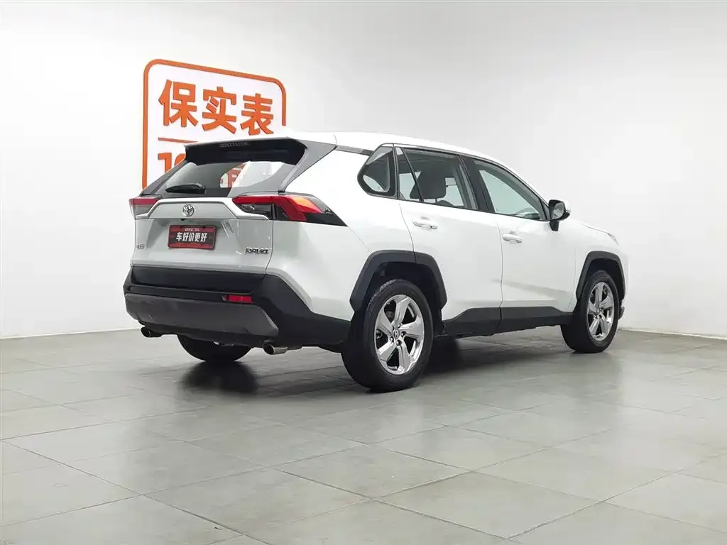 Toyota RAV4 — фото 2