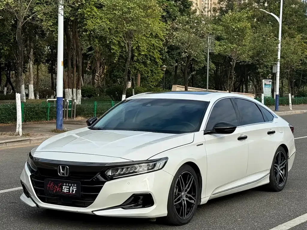 Honda Accord — фото 1