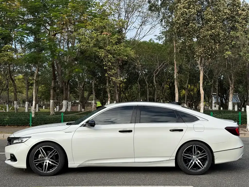 Honda Accord — фото 7
