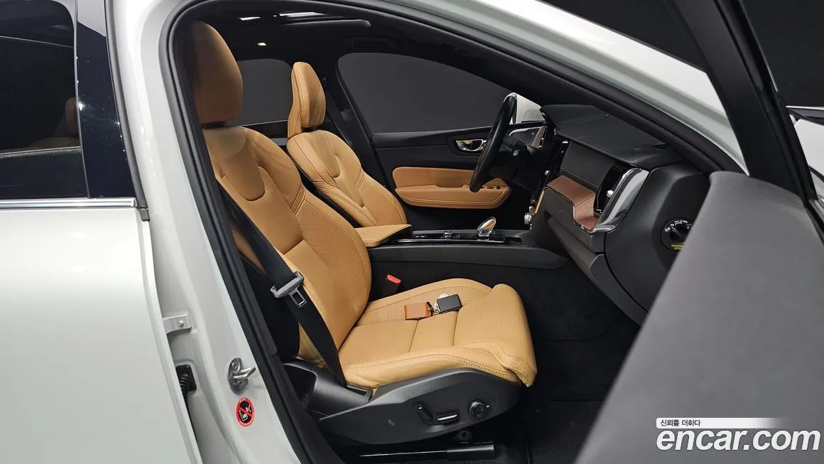 Volvo XC60 2024 из KR, фото 10