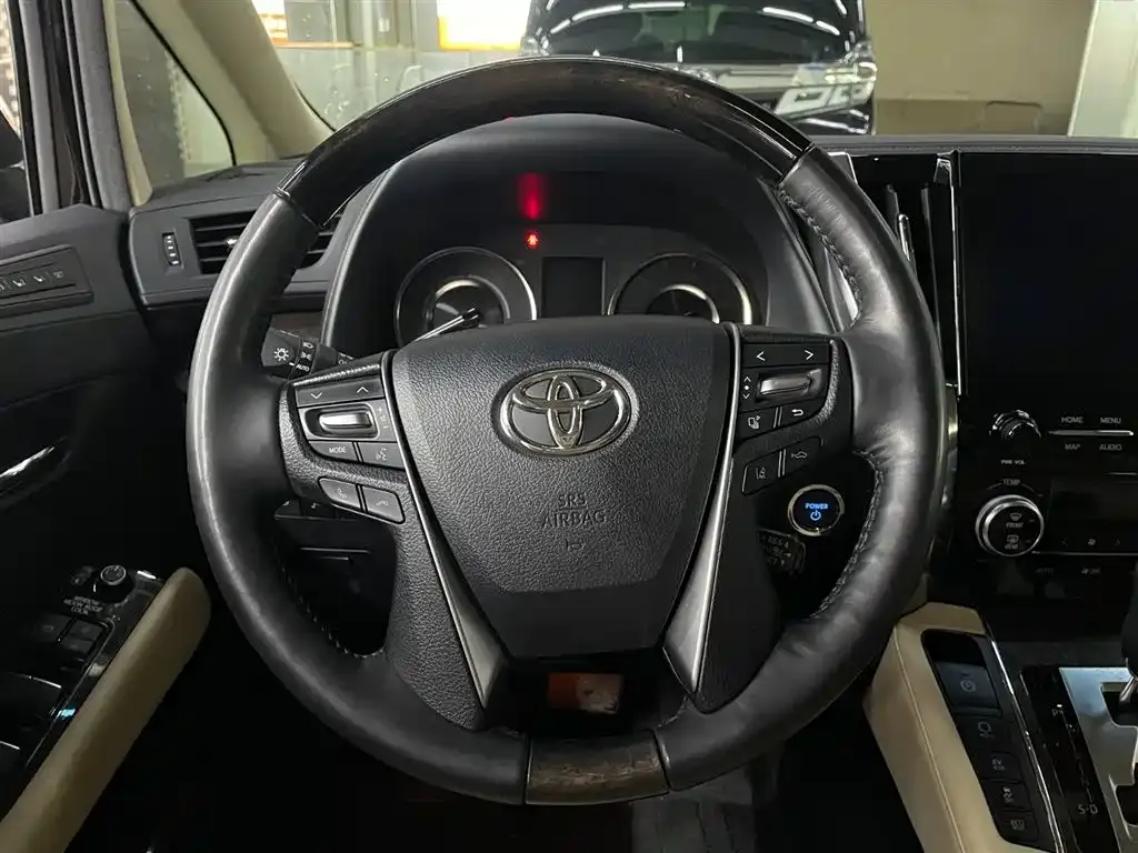 Toyota Vellfire — фото 10