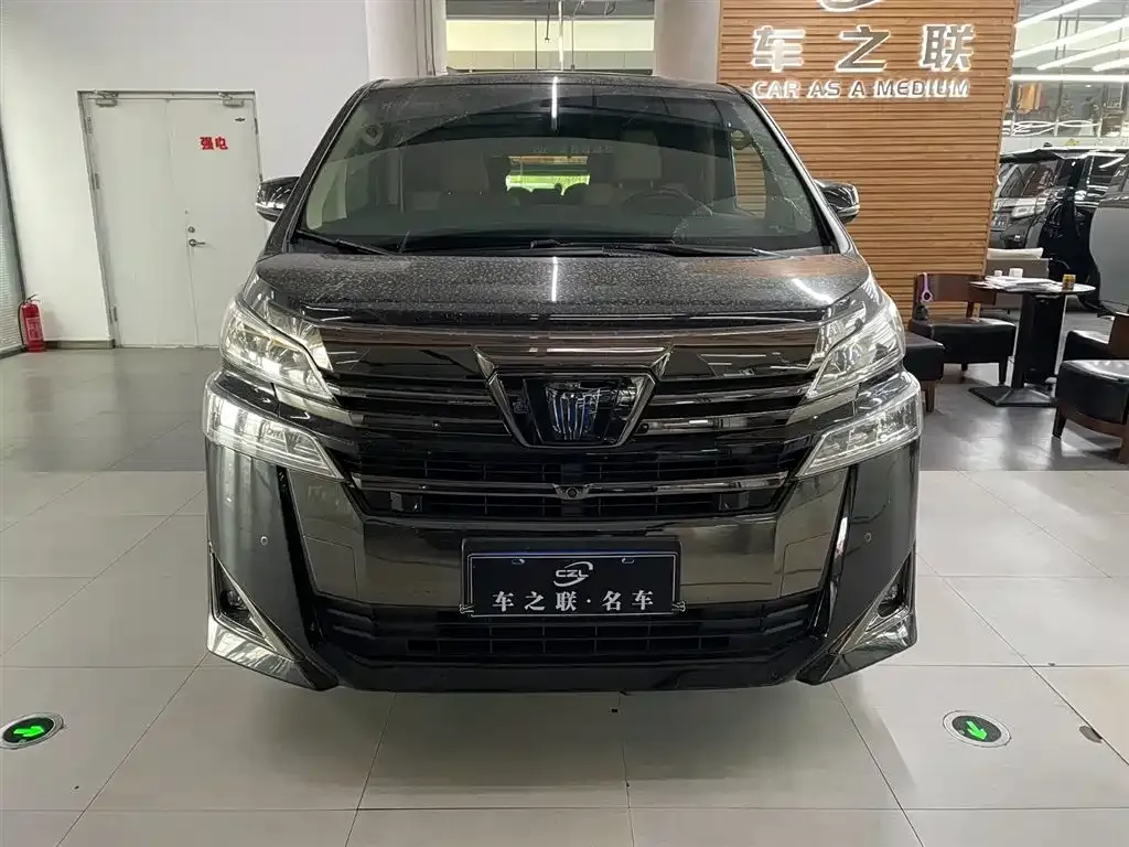 Toyota Vellfire — фото 2