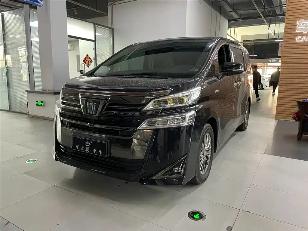 Toyota Vellfire — фото 3