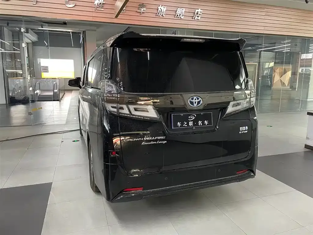 Toyota Vellfire — фото 4
