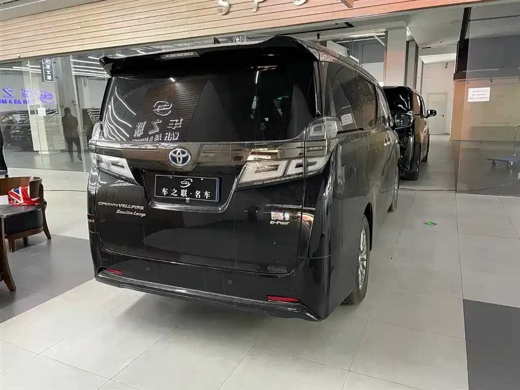 Toyota Vellfire — фото 6