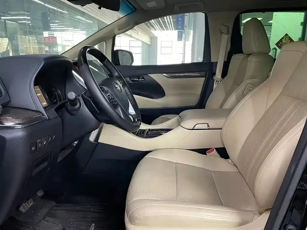 Toyota Vellfire — фото 8