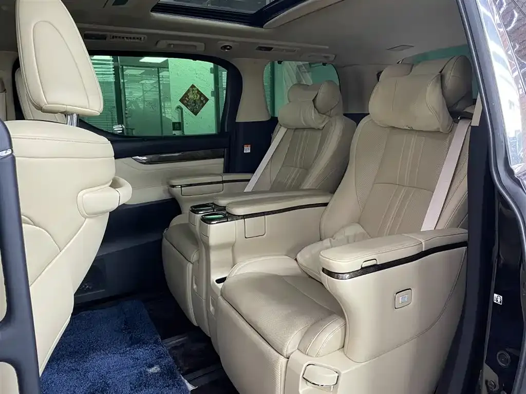 Toyota Vellfire — фото 9