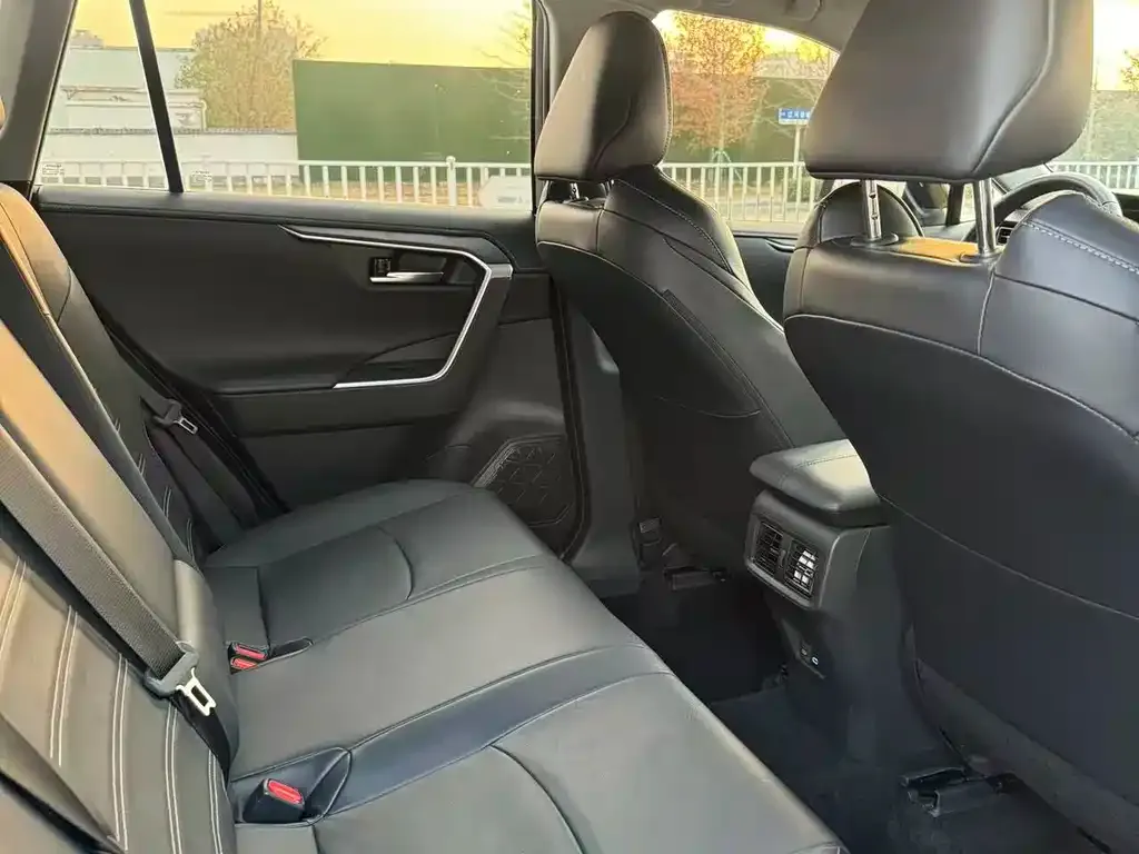 Toyota Wildlander 2022 из CN, фото 7