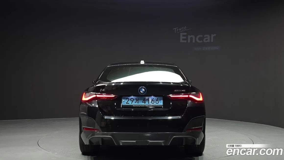 BMW i4 — фото 4