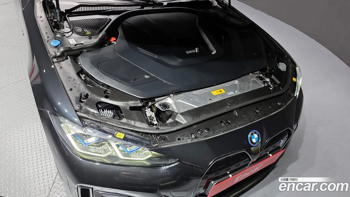 BMW i4 — фото 6