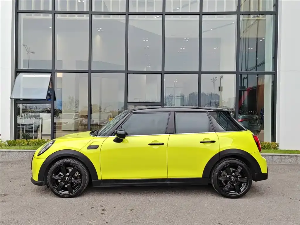 MINI Cooper (3-door) 2023 из CN, фото 2
