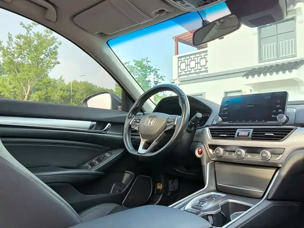Honda Accord — фото 10