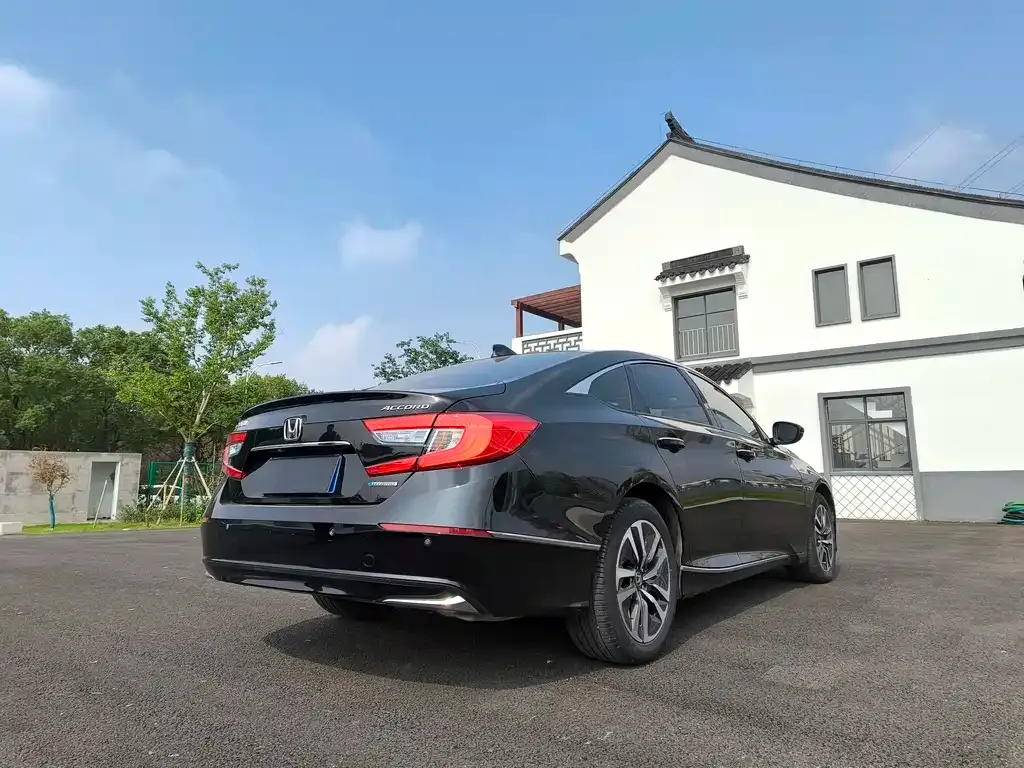 Honda Accord — фото 9