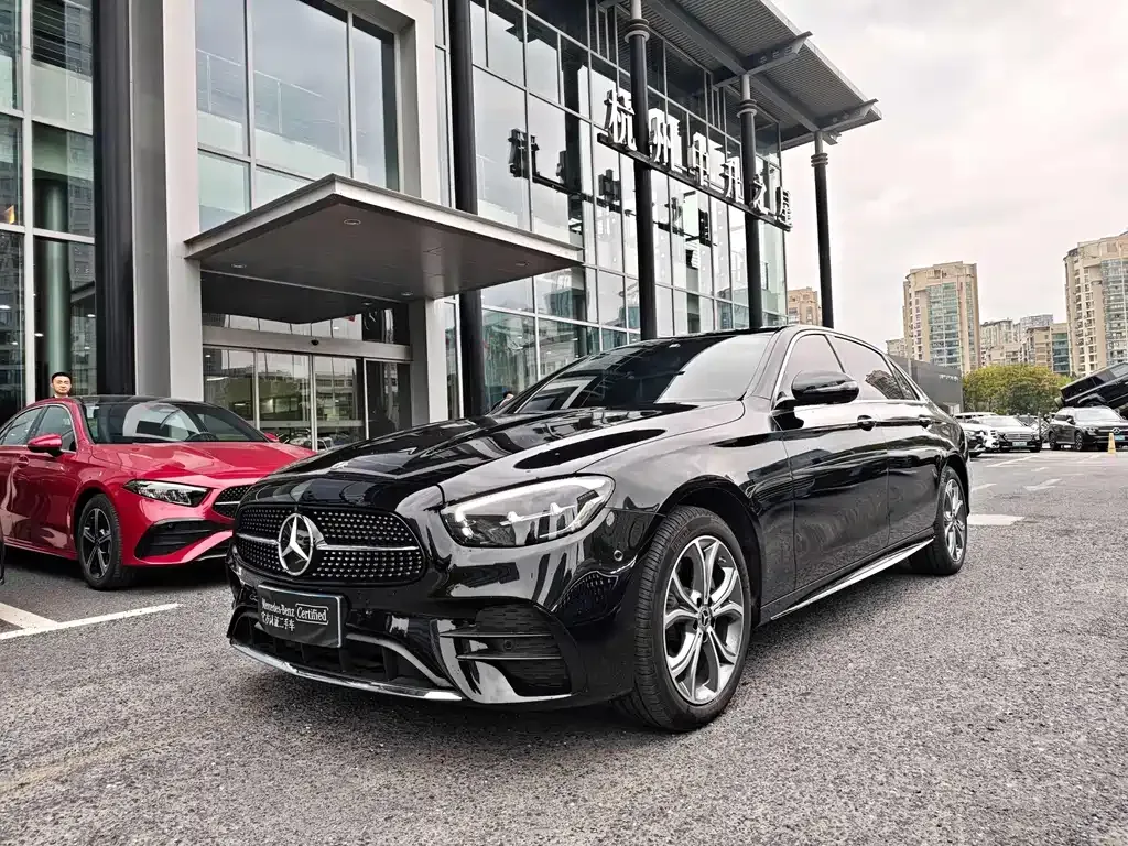Mercedes-Benz E-Class — фото 1