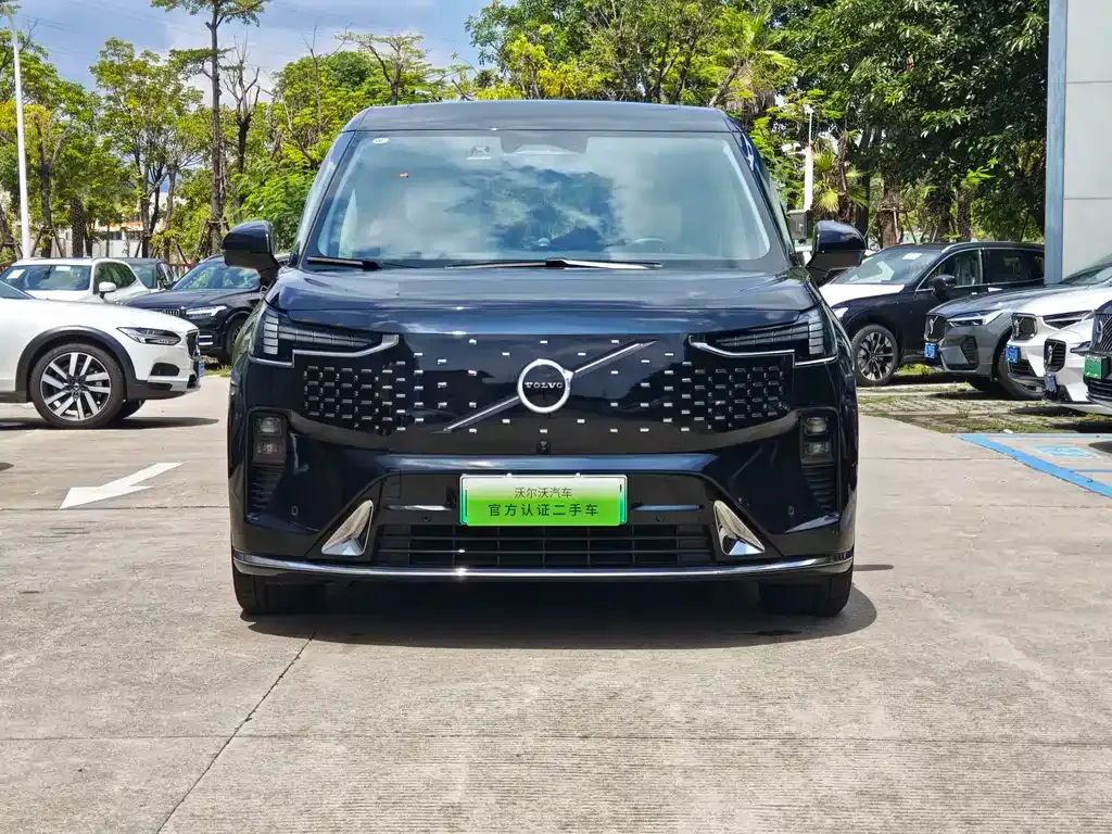 Volvo EM90 2024 из CN, фото 2