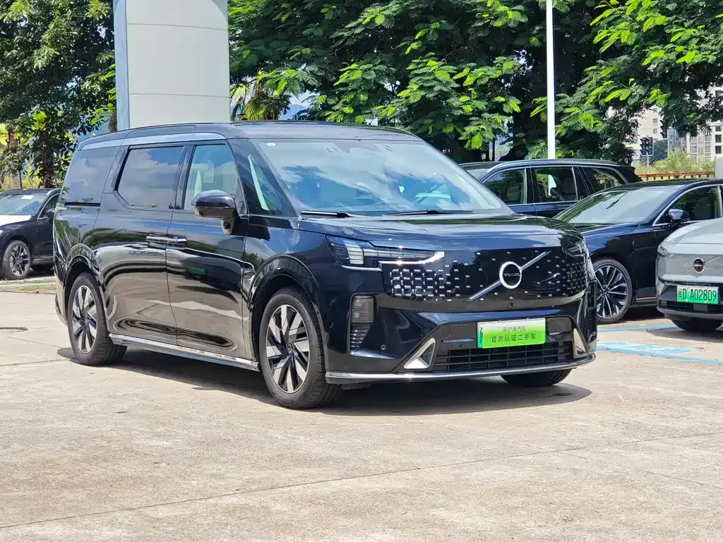 Volvo EM90 2024 из CN, фото 3