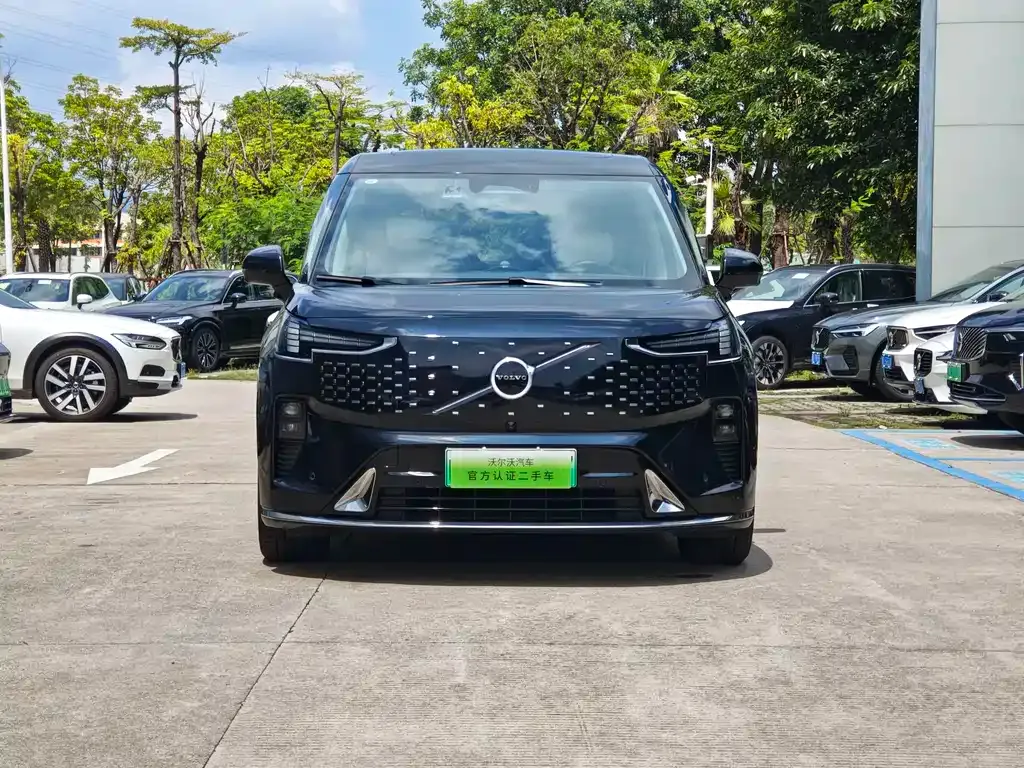 Volvo EM90 2024 из CN, фото 4
