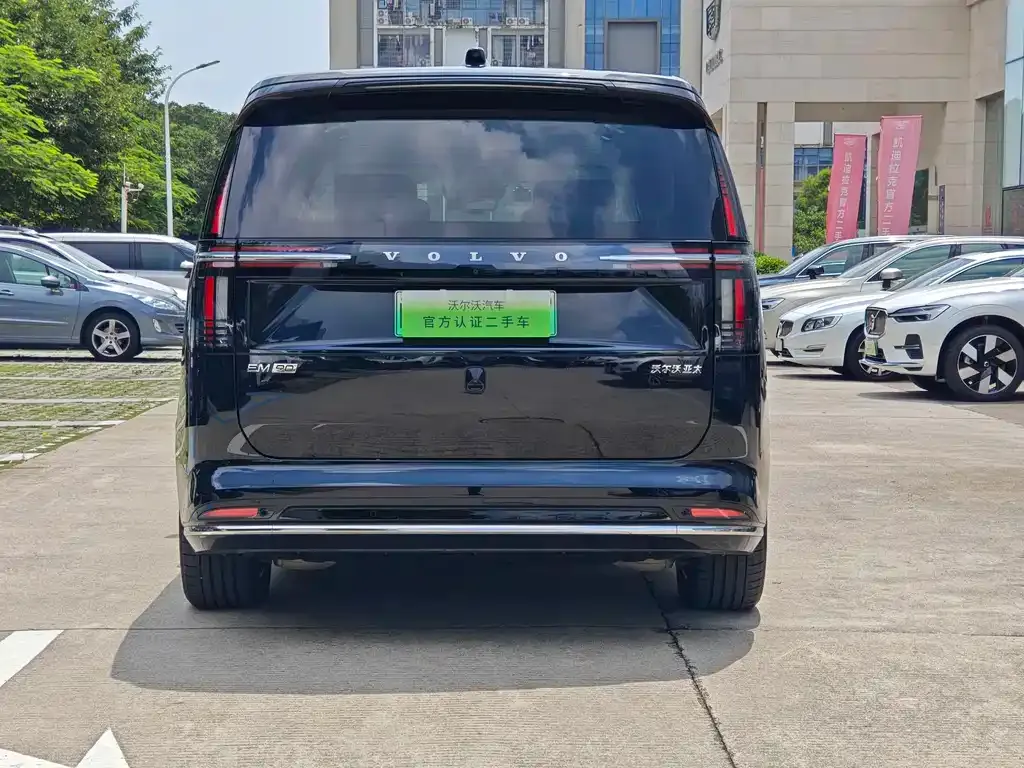 Volvo EM90 2024 из CN, фото 5