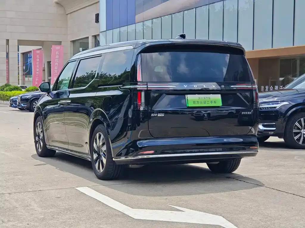 Volvo EM90 2024 из CN, фото 6