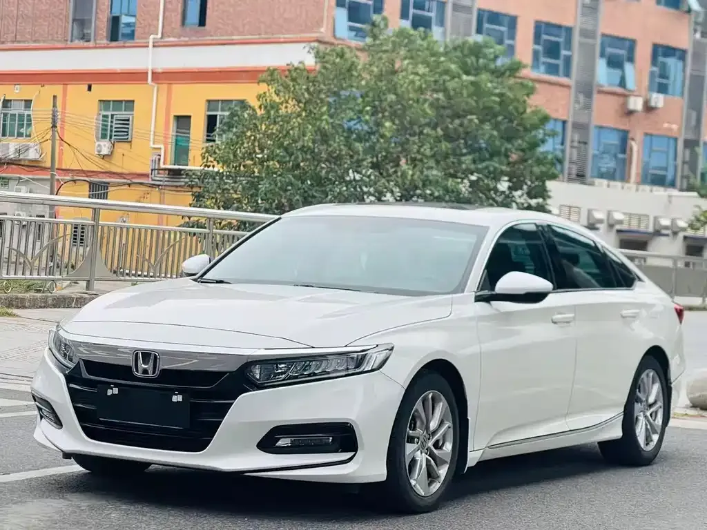 Honda Accord — фото 1