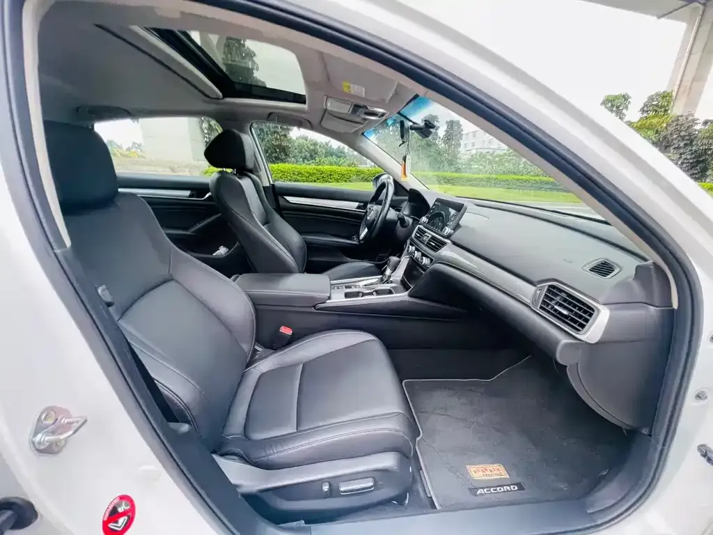 Honda Accord — фото 10