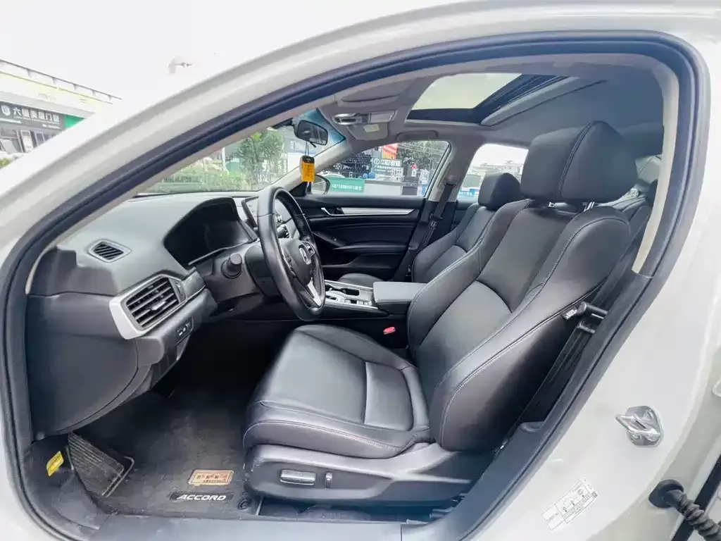 Honda Accord — фото 7